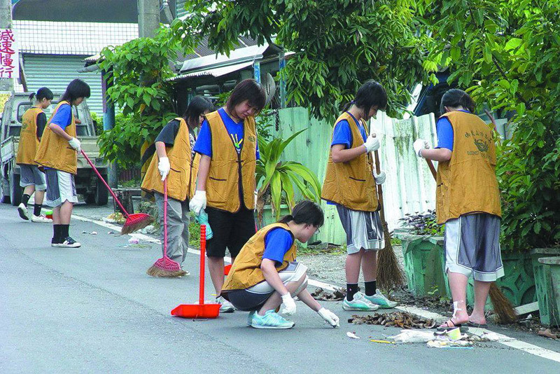 「塵盡光生」掃街活動