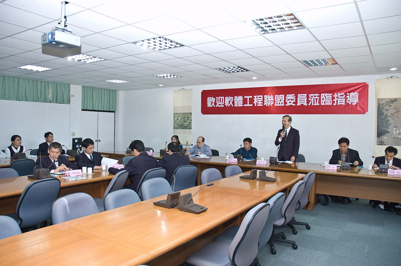校長,資工系師生與訪視委員們座談