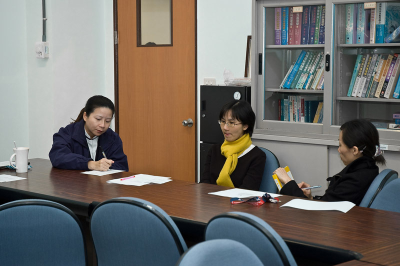 護理系老師們先行討論遴選的標準,以及遴選完畢後的訓練
