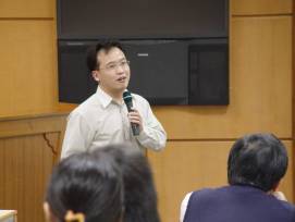 吳老師平實的表白自己的求學過程