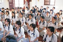 本校師生權神貫注聆聽      上人開示