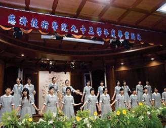 畢業同學們精采的表演,著實地讓大家為之動容。