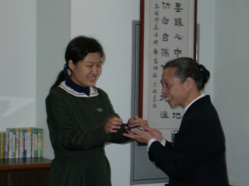 楊月鳳榮譽校長勉勵同學將慈濟人文落實生活中