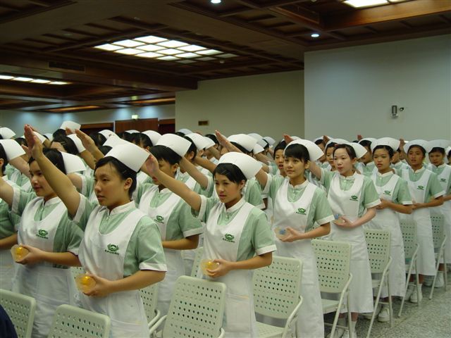 護理系加冠典禮莊嚴隆重